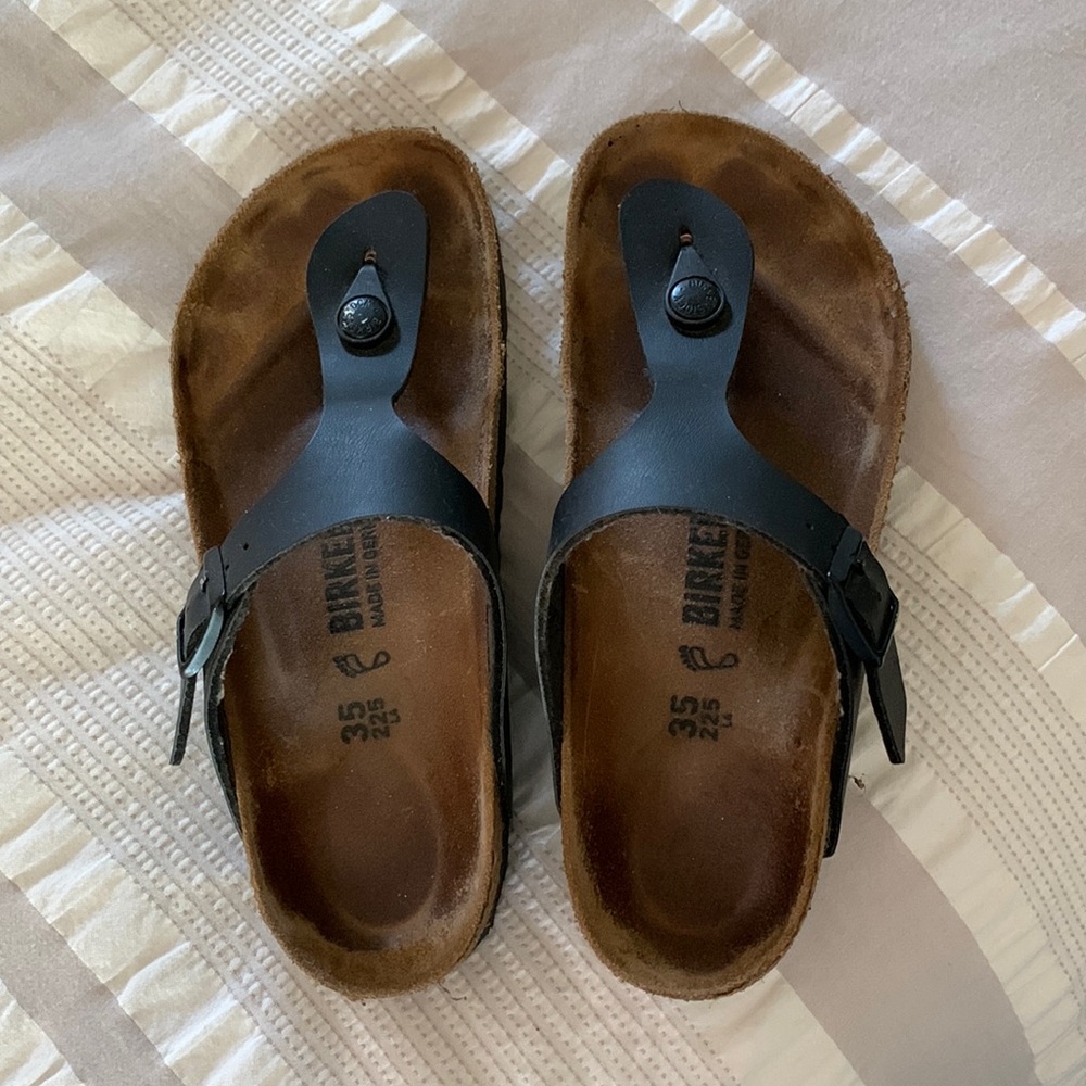 Birkenstocks size 35 !!! So much life left, I just never wear them! Offer me!!